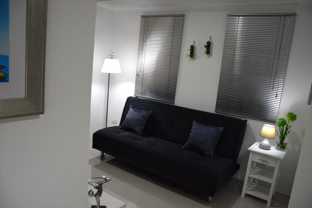 Jazz Makati Luxury Apartment Manila Bagian luar foto