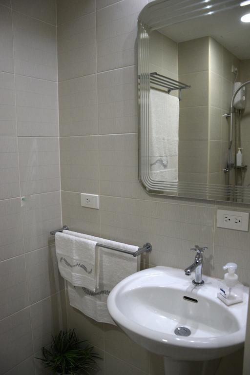 Jazz Makati Luxury Apartment Manila Bagian luar foto